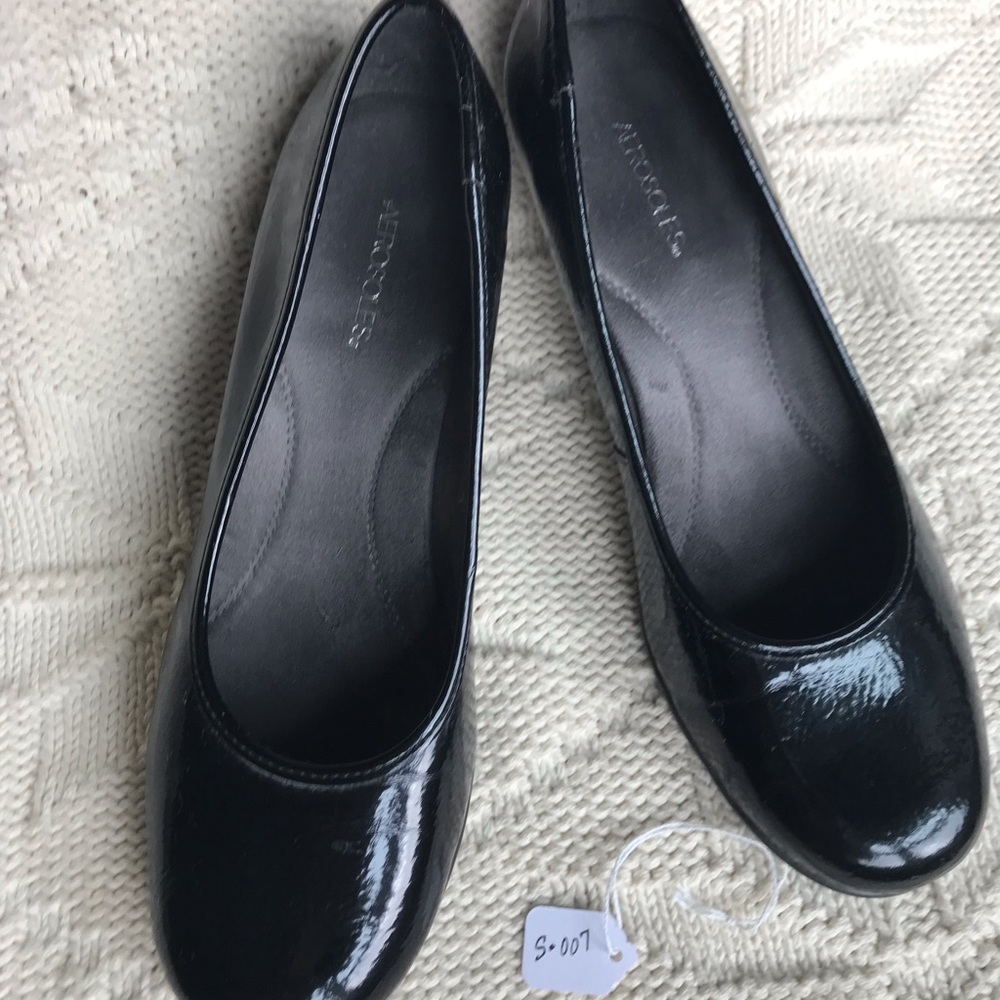 Aerosoles black patent leather pumps, size 8